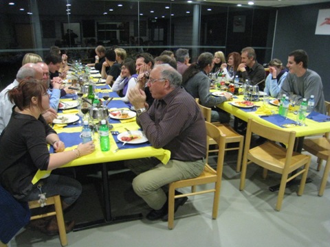 b833_f107.jpg